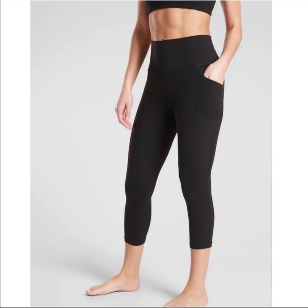 Athleta Salutation Stash Pocket II Capri Black SP